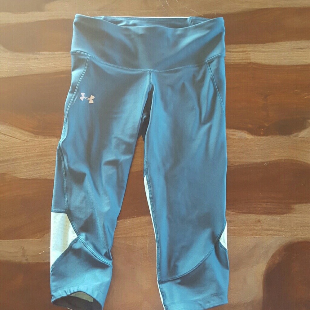 Under armour compression Capri leggings size lg
